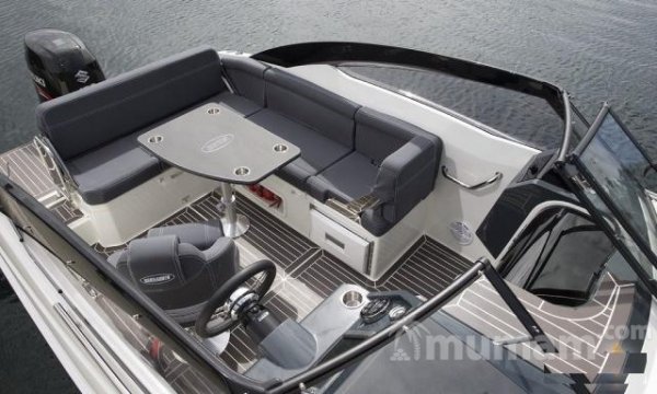 Спортивный катер Parker 630 Day Cruiser