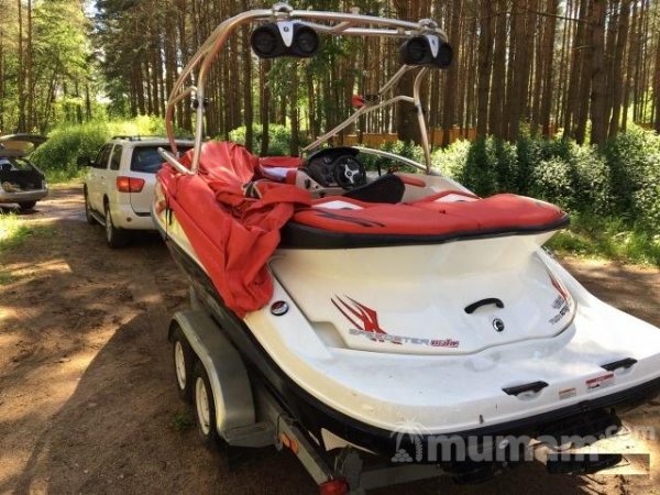 Sea-Doo 200 wake