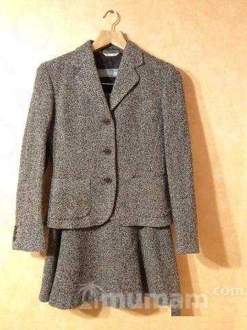 Продам женский шерстяной костюм Max Mara