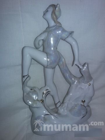Статуэтки из фарфра